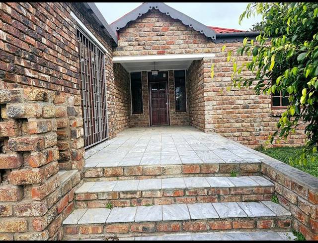 3 BEDROOM HOUSE FOR SALE IN MOSSEL BAY CENTRAL